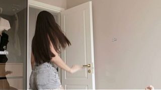 Ibu tiri yang horny ngasih lubang sempitnya buat dibersihin, tapi malah aku entot keras sampe muncrat di mukanya.
