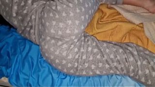 Ketemu pacar adikku lagi rebahan di kasurku, kubangunin pakai ngewe panas, habis itu pantatnya penuh sperma tanpa kondom