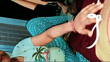 Video desi bhabhi, memeknya sempit, ngewe sambil teriak-teriak jelas dalam bahasa Hindi, klimaksnya, bhabhi loncat-loncat di kontol gede.