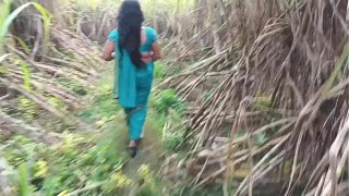 Out door tebu lapangan, istri tetangga seksi digebukin sampe puas