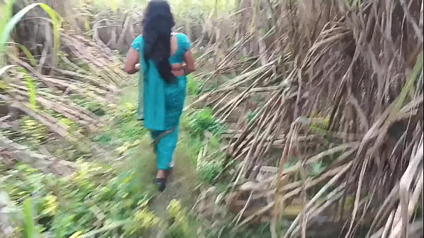 Out door tebu lapangan, istri tetangga seksi digebukin sampe puas
