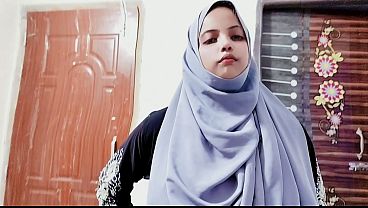 Desi hijabi tiri yang horny ngewe sama anak tirinya di kamar