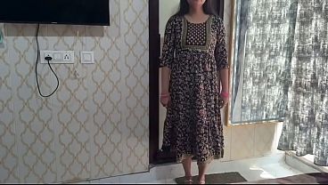 Desi bhabhi ko randi jaisa zor se choda, chodte waqt uski cheekhen nikal gayi.
