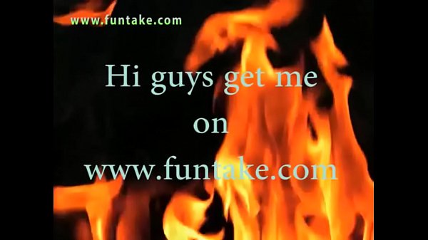 Desi cewek live colongan, goyangin tubuh sambil ngajak crot.