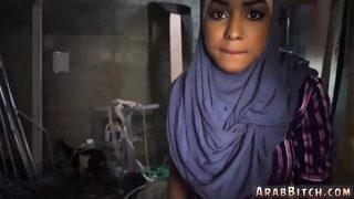 Telfon aja si Arab, dia suka nelenin sambil mandi, titik jatuh pantatnya 23km dari sini, siap digilas.