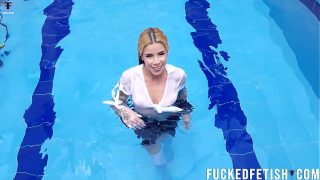 Sexy basah kuyup Ashlee Rose di kolam renang, minggu rilis 48, bikin makin nafsu lihatnya