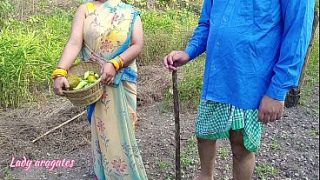 Desi adik tiri India ngentot di luar sama kakak tiri, bebas dan panas