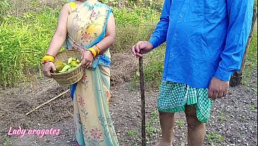 Desi adik tiri India ngentot di luar sama kakak tiri, bebas dan panas