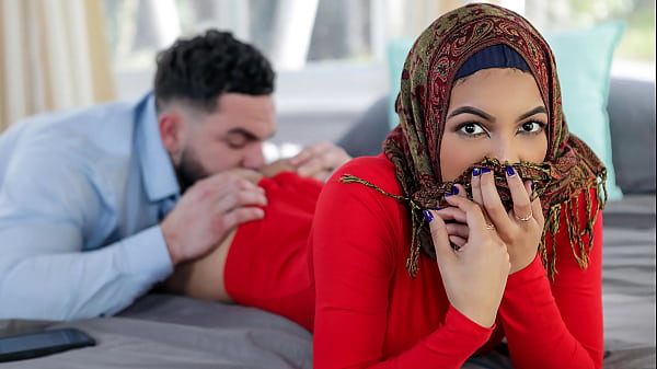 Abang tiri ngajarin adik hijabnya trik-trik panas sebelum nikah – Hijab panas basah
