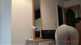 Sengaja memamerkan kontol tegang ke ibu tiri