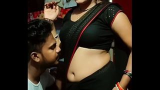 Desi Bhabhi saree navel romance, meleleh liurnya lihat pusar basah