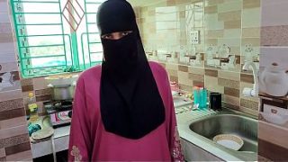 Selagi istri pergi, suami mesum sama pembantu hijab di rumah, ngentotin sampai puas