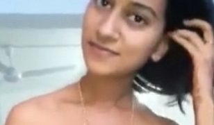 Kamsin Desi ngewe sambil ngeblowjob bikin makin greget
