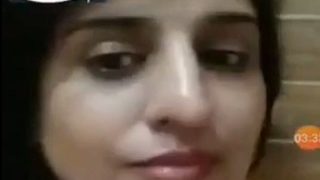 Video call mesum bhabhi Lahore, badan basah keringat, minta digoyang.