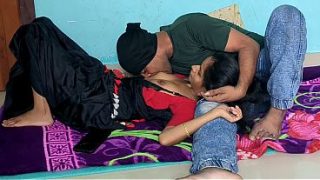 Tetangga Baru Nge-Banjir, Desi Bhabhi Sampai Kehujanan Nikmat