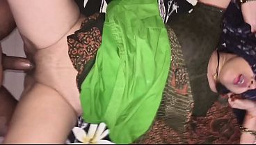 Kakak tiri desi ngewe keras sama adik tiri pas lagi berdua doang di rumah, film penuh (suara Hindi).