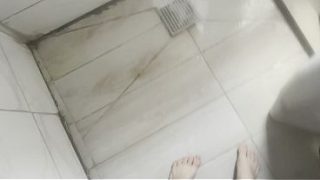 Aku nemuin dildo di kamar ibu tiri Arabku, trus kusuruh dia cobain kontol asli.