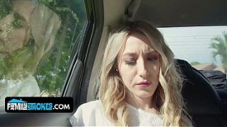 Sialan, lihat tuh dua sapi perah montok, Vivianne DeSilva dan Sophia manis, berebut kontol dalam pesta tiga orang yang bikin ngiler.
