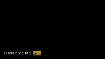 Ravyn Alexa di Brazzers, pantatnya digilas kontol besar, masuk XVPROMO di situs resmi biar dapet diskon murah.