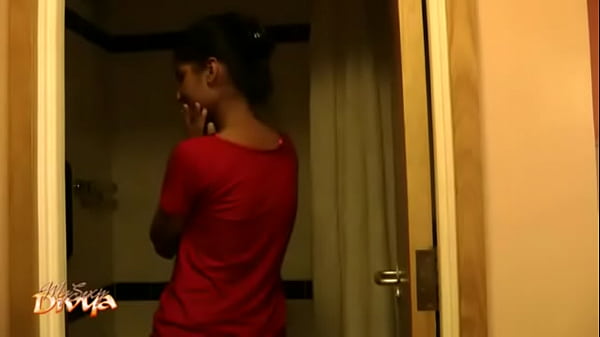 Ngentotin cewek India bugil di depan mata