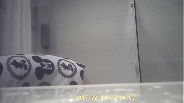 hajar abis di kamar mandi, adek ngintip kakak si mungil poem mandi