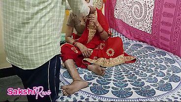 Bini baru nikah digocok mertua pas suami kantor, pakai saree biru, pertama kali selingkuh, crot di dalem, ngomong kotor bikin makin panas.