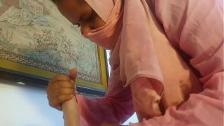 Desi cewek lagi dapet pijat beda suku, bikin basah kuyup sampe lemes.