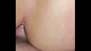 Ngentot istriku di lubang belakangnya, adegan arab close-up bikin makin greget.