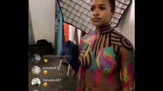 Tonton live Instagram-nya, putingnya nyempil bikin makin tegang