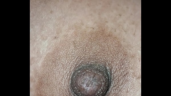 Desi cewek montok, pentil keliatan jelas banget.